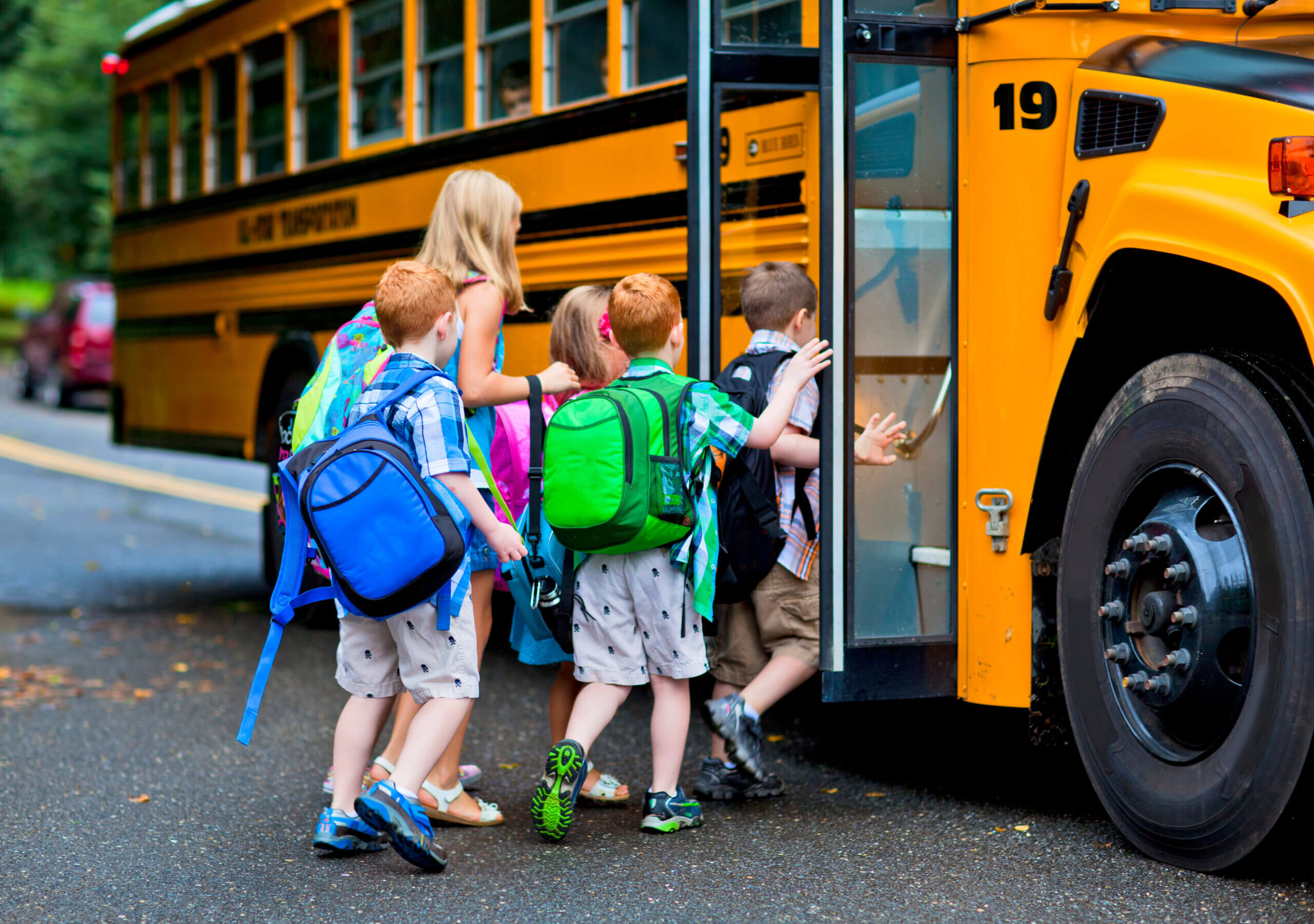Автобусы дети новый. Автобусные экскурсии дети. Школьные экскурсии автобусные. Дети в автобусе на экскурсии. Автобус для детей.