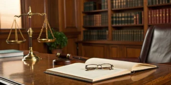 A Los Angeles injury lawyer's desk with a gavel and the scales of justice.